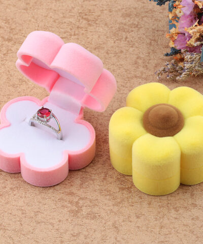 Lovely Flower Shape Gift Box Velvet Case for Jewelry Packaging